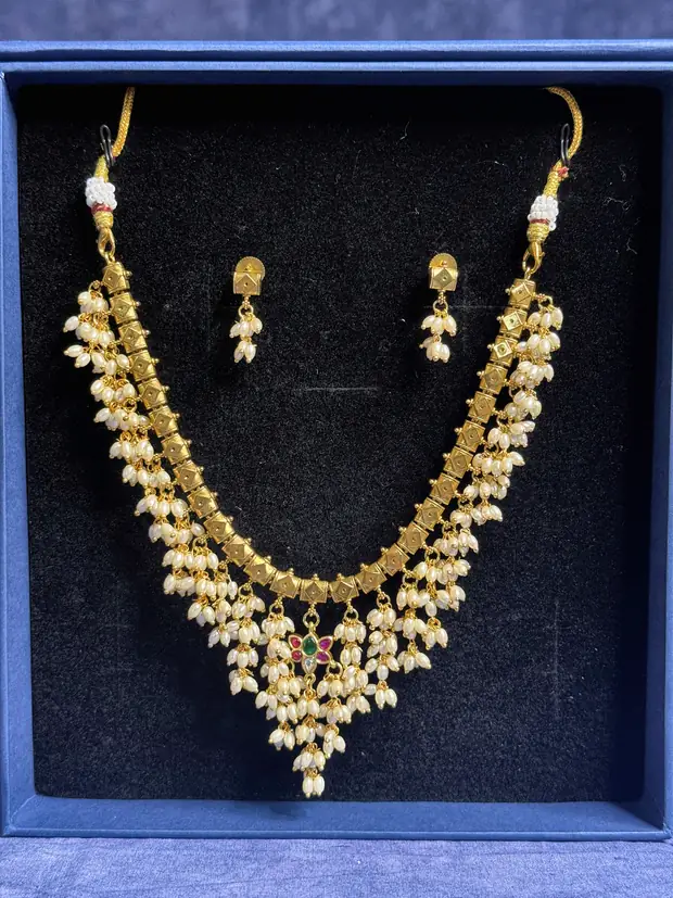 Pearl cluster necklace set