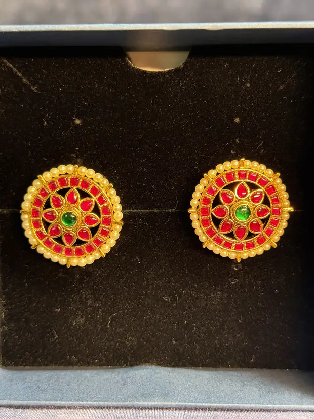 Round statement studs